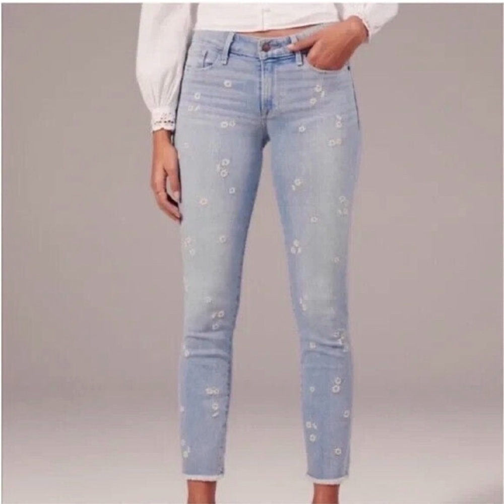 Abercrombie & Fitch Spring Mid Rise Skinny Daisy Floral Embroidered Jeans 30